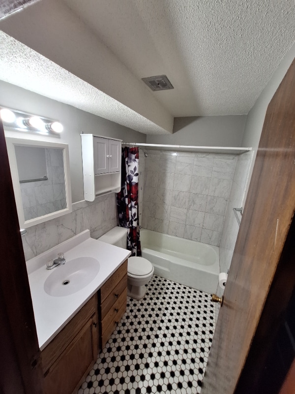 Building Photo - 1676 English St