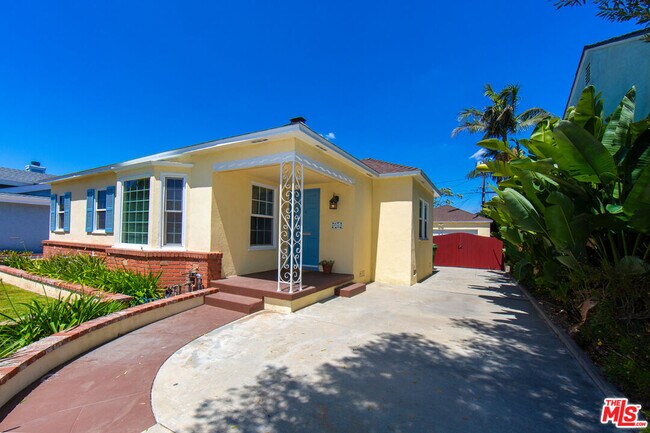 Foto del edificio - 6353 W 82nd St