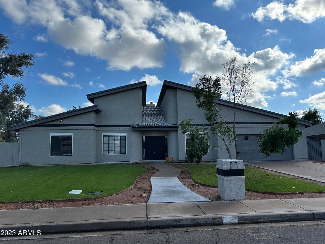 Primary Photo - 6459 S River Dr