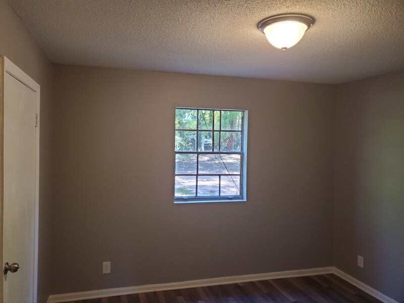 Foto principal - 1200 N Hyde Park Ave