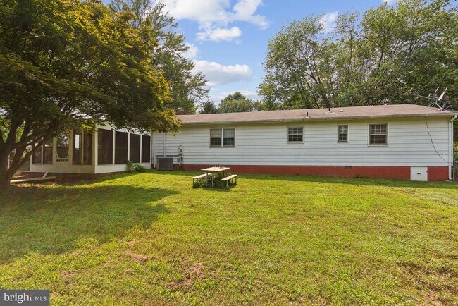Foto del edificio - 8755 Trinity Ln