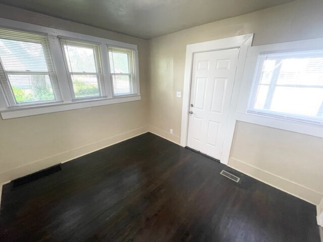 Building Photo - 4 Bedroom conveniently located in the popular Irvington neighborhood