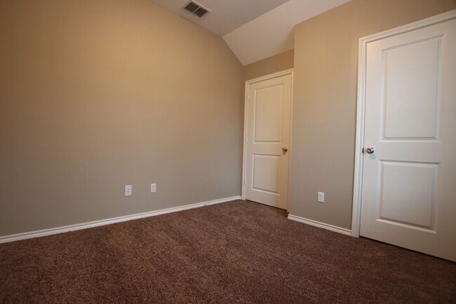 Building Photo - 1218 Brad Cir