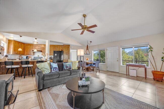 Foto del edificio - 323 Bodmer Ln