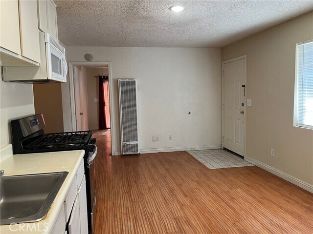 Foto del edificio - 34655 Borchard Rd