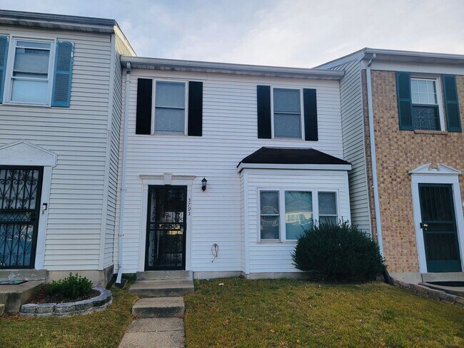 Foto del edificio - Charming 2 BR/1.5 BA Townhome in Suitland!
