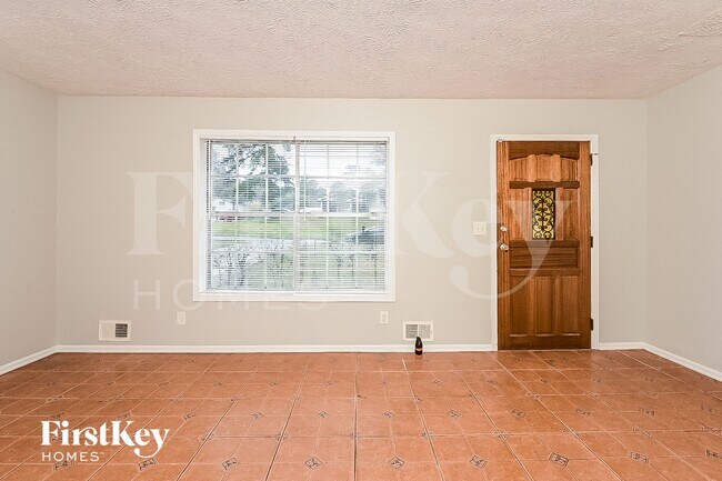 Building Photo - 3327 Creekwood Dr