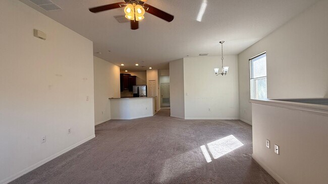 Foto del edificio - 3 Bed/ 2 Bath Condo w/1 Car Garage $1,900 a month