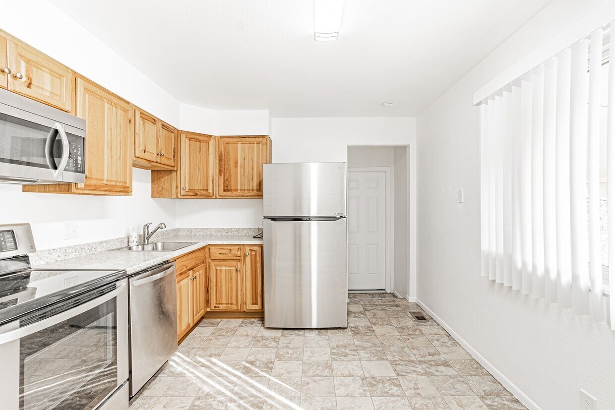 Primary Photo - Gorgeous 4 Bed 2 Bath Home with Fully Fenc...