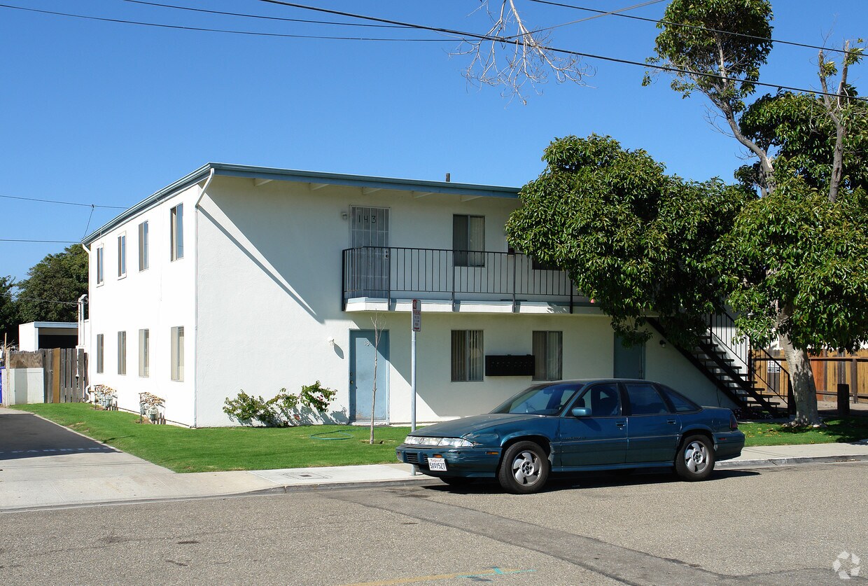 Primary Photo - 133-147 W B St