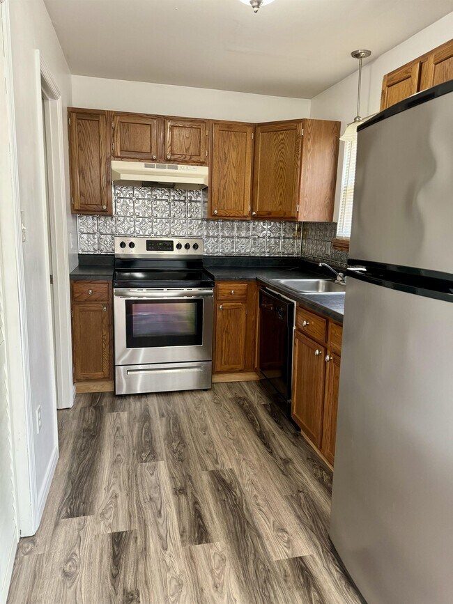 Foto del edificio - 6820 Linville Dr