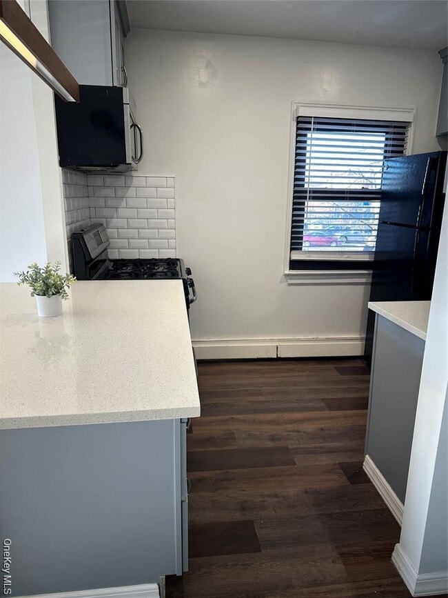 Building Photo - 55 Tulip Ave