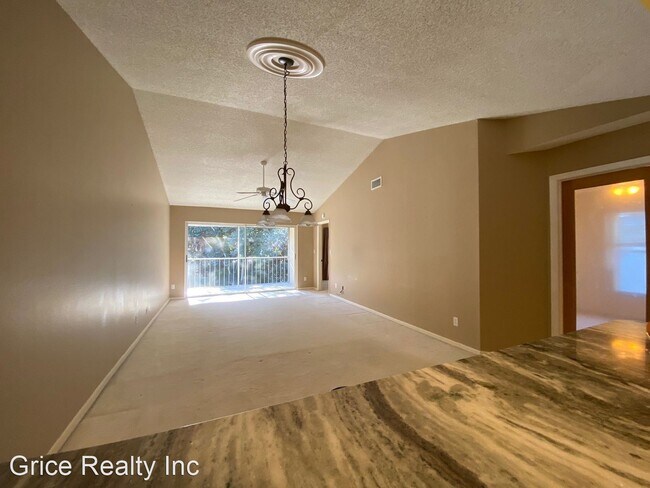 Building Photo - 3 br, 2 bath House - 745 Landover Cir #204