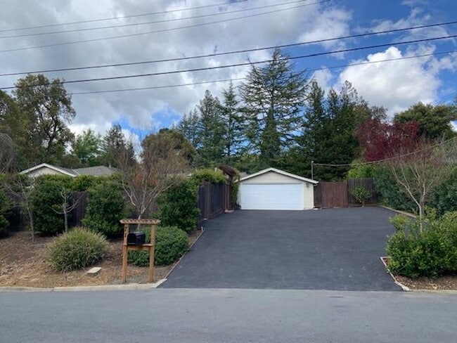 Meadow View Rd - LO - Meadow View Rd - LO Apartment