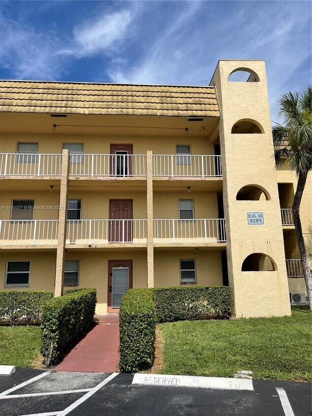8285 Sunrise Lakes Blvd Unit 310, Sunrise, FL 33322 Condo for Rent in