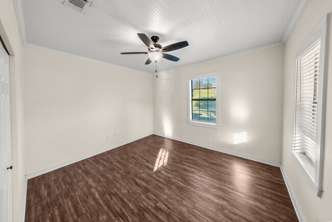 Building Photo - 2 Bedroom House near the Levee in Port Allen  Super cute with a fenced in yard