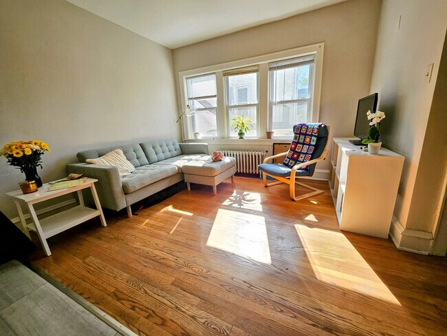 Building Photo - 1013 E Center St