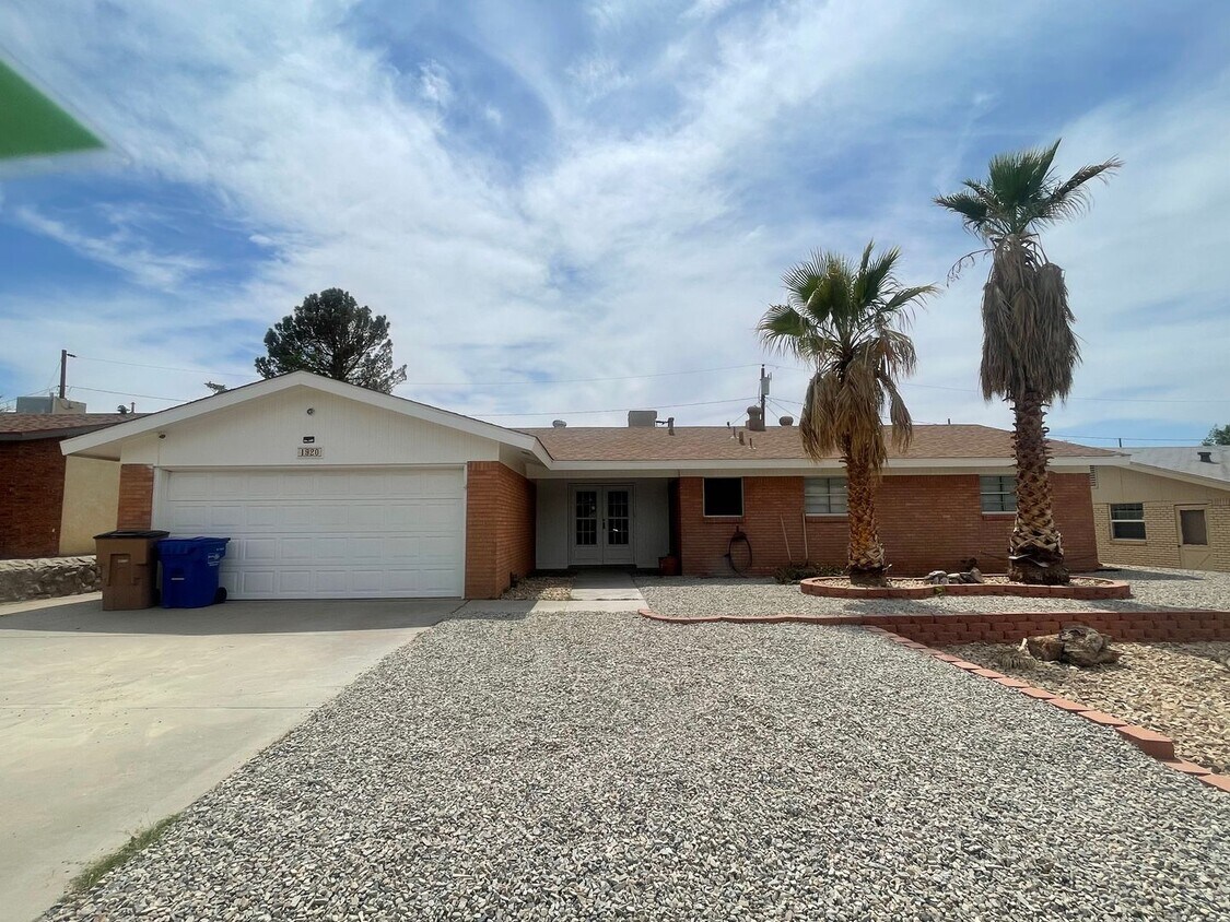 Primary Photo - Charming 4 Bedroom/2 Bathroom House Near NMSU