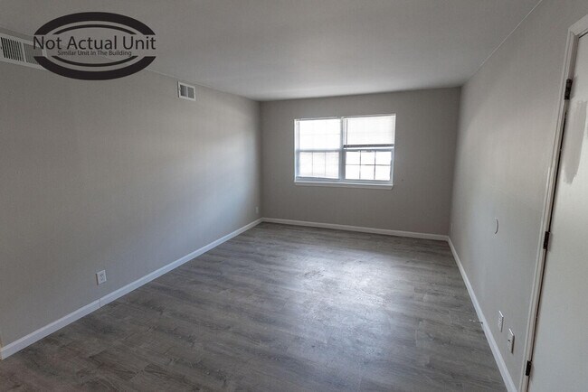 Foto del edificio - 3408 Balboa Ln