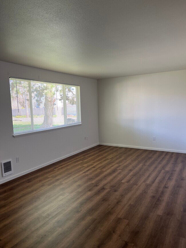 Livingroom - 3609 Fawcett Ave