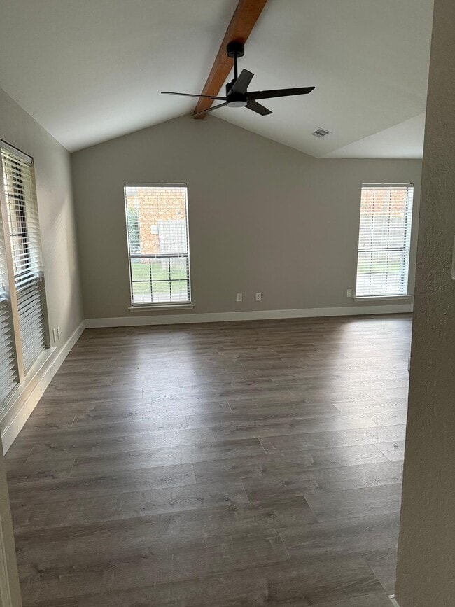 Building Photo - 211 Shrum Ct