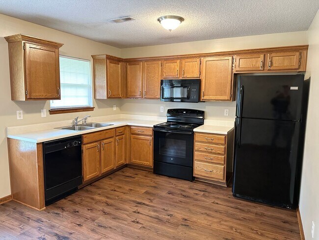 Foto del edificio - 2 Bed Single Level Duplex in Blue Springs