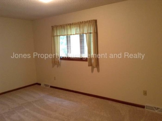 Foto del edificio - 704 Wellington Hills Cir