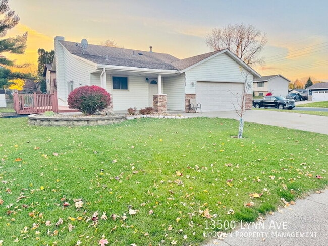 Foto del edificio - 13500 Lynn Ave