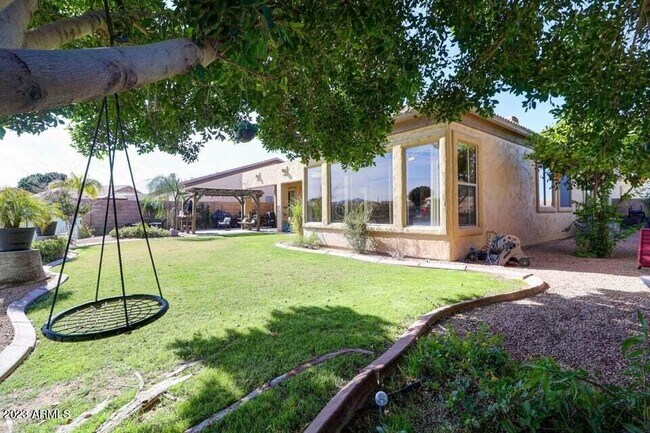 Foto del edificio - 2063 N 110th Ave