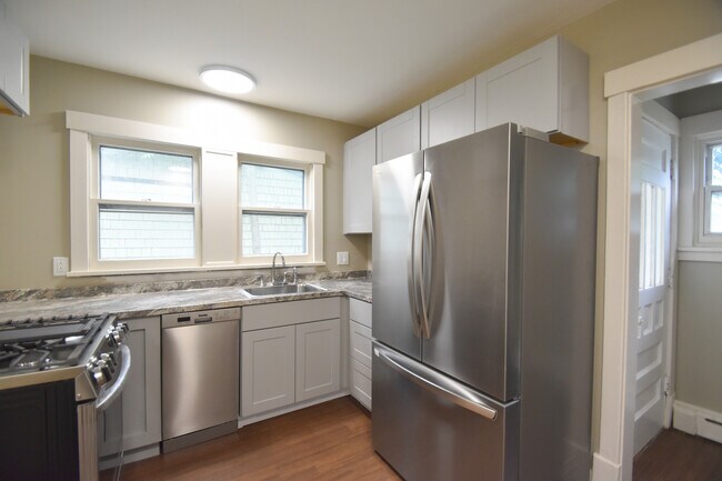 Kitchen - 49 Park Dr