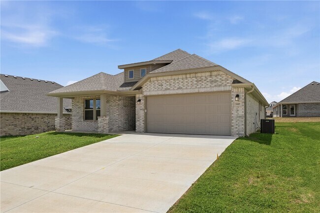 Building Photo - 5089 Vista Ave