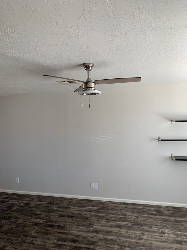 Building Photo - Aztec Circle Townhome, 2 bedroom 2.5 bath,...