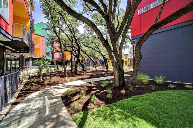 Foto del edificio - 13130 Pond Springs Rd