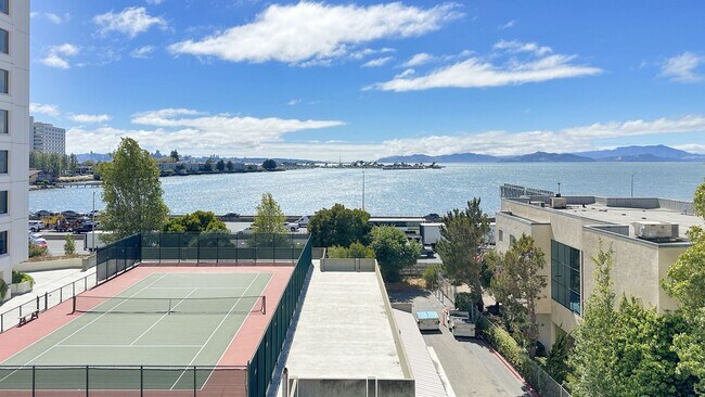 Foto del edificio - VIEWS from this Renovated & Spacious Apartment at Pacific Park Plaza