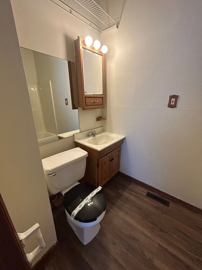 Building Photo - One Bedroom Home!