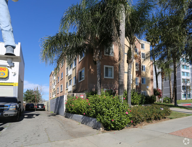 Building Photo - Oak Tree Village Apartment