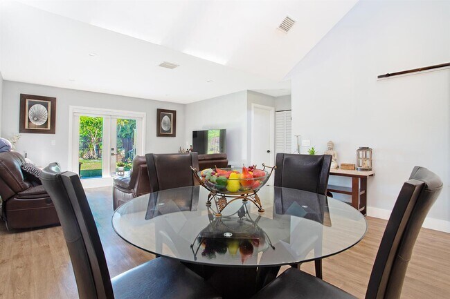 Foto del edificio - 10048 SW 16th St