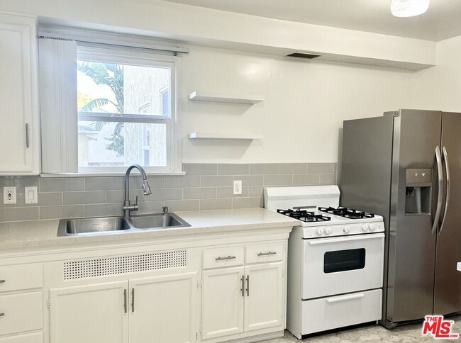 Foto del edificio - 2334 Keeler St