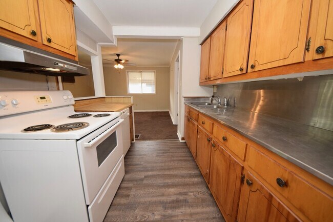 Foto del edificio - 4 Bedroom, 2 Bathrooms Near UOM and Highland