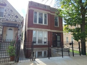 Building Photo - 827 W 33rd Pl
