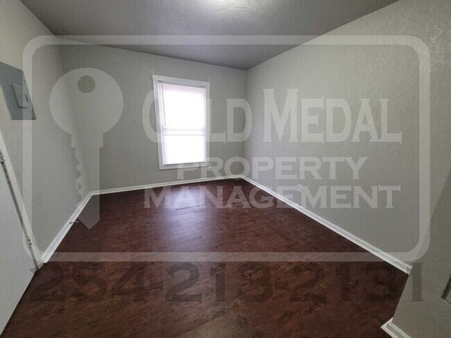Foto del edificio - Cozy 1-Bedroom, 1-Bathroom Fourplex Near F...