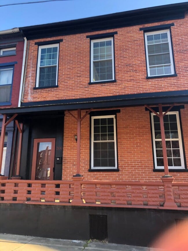 Building Photo - 200 Walnut St