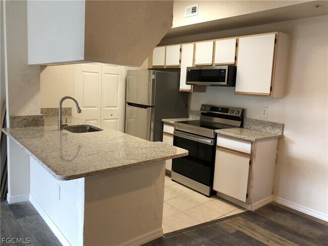 Building Photo - 6341 Aragon Way