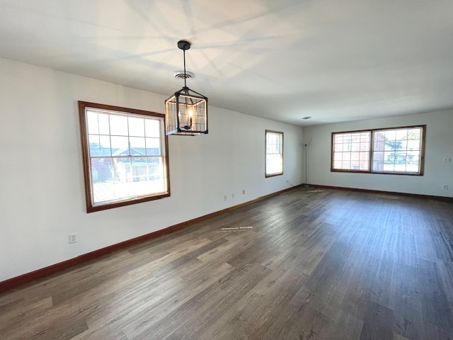 Building Photo - 141 Maple St