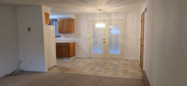 Foto del edificio - Four Bedroom Home with Fenced Yard in Green