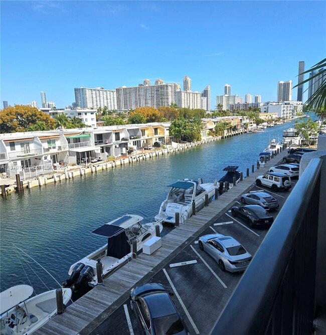 Foto del edificio - 3703 NE 166th St