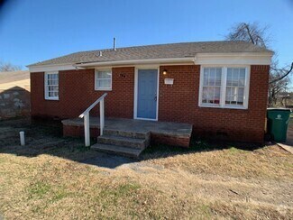Building Photo - 720 NE 34th Terrace