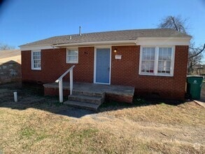 Building Photo - 720 NE 34th Terrace