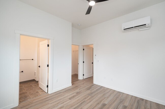 Building Photo - Colorado Apartment Unit 4