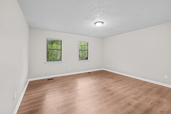 Foto del edificio - 646 Valley Crest Dr